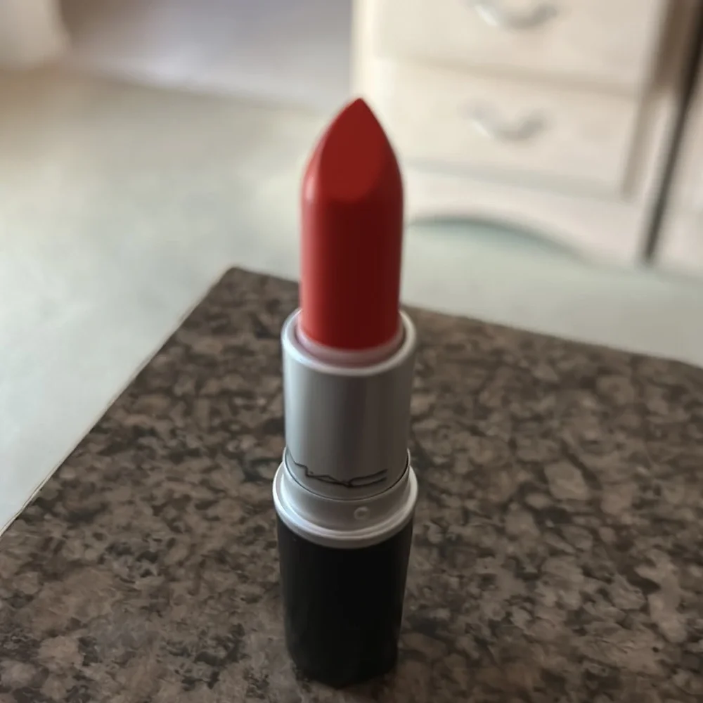 Mac Lipstick in Lady Danger 607 - Picture 2 of 2